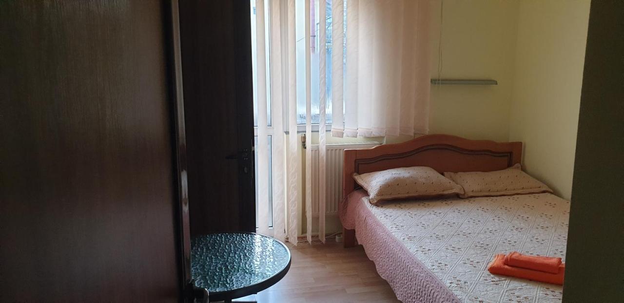 Готель Casa Rosa Беїле-Оленешті Екстер'єр фото
